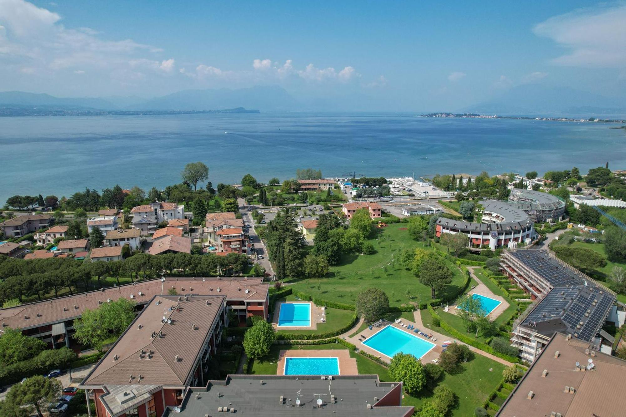 Breeze Apartment Desenzano del Garda Exterior foto